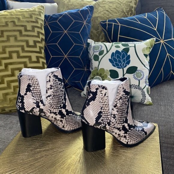 NEW Vince Camuto Genedy Pointed Toe Suede Boot OXFORD Womens Size 7 - Picture 4 of 7